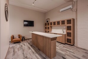 Interior - Clean, Art Deco 1000sqft Condo Downtown + Free Gated Parking (Cincinnati)