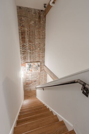 Interior - Clean, Art Deco 1000sqft Condo Downtown + Free Gated Parking (Cincinnati)