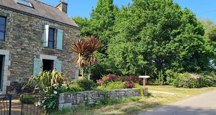 Maison paisible et familiale Ă l'orĂ©e de la forĂȘt.