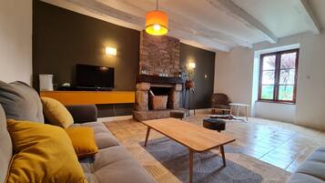 Smart TV, video games, DVD player, books