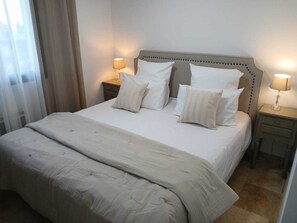 4 soveværelser, skrivebord, strygejern/strygebræt, weekendseng