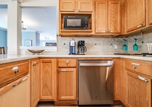 冰箱、微波炉、烤箱、炉灶