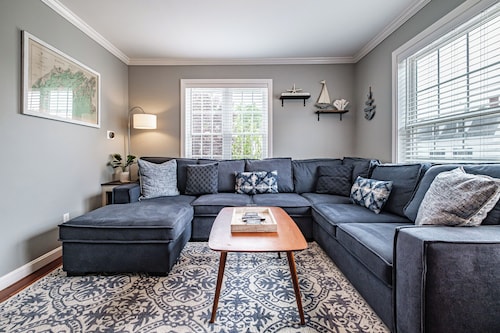 Relaxing Getaway - Steps Away From The Beach