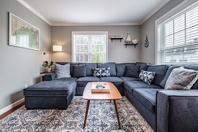 Relaxing Getaway - Steps Away From The Beach