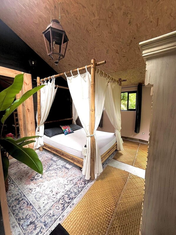 2 chambres, fer et planche à repasser, draps fournis