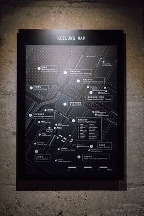 A Keelung Map with various labeled locations including Keelung Harbor, Keelung Harbor Building, Keelung Cultural Center, Starbucks, Moya Sparkle Mall, and more. - Hotel Drizzle (Keelung)