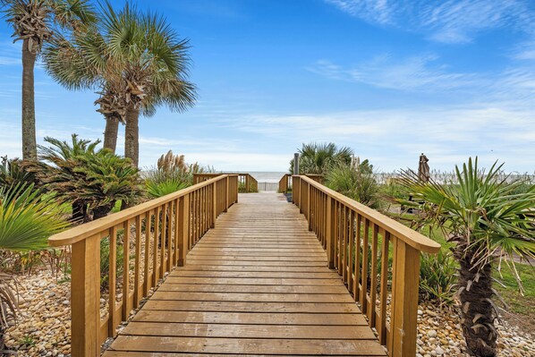 Property grounds - Sand Dunes North Tower 1001-3BR Condo in Myrtle Beach with Ocean View (Myrtle Beach)