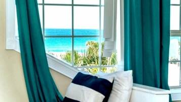 8 habitaciones, tabla de planchar con plancha, cuna de viaje y wifi