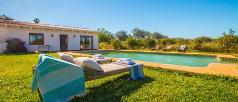 حمّام سباحة خارجي