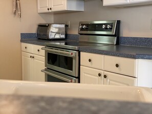 Fridge, microwave, oven, stovetop - Oceanfront penthouse: beautiful water views from every window (Melbourne Beach)