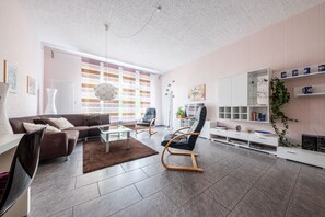 Smart-TV, DVD-Player, Stereoanlage