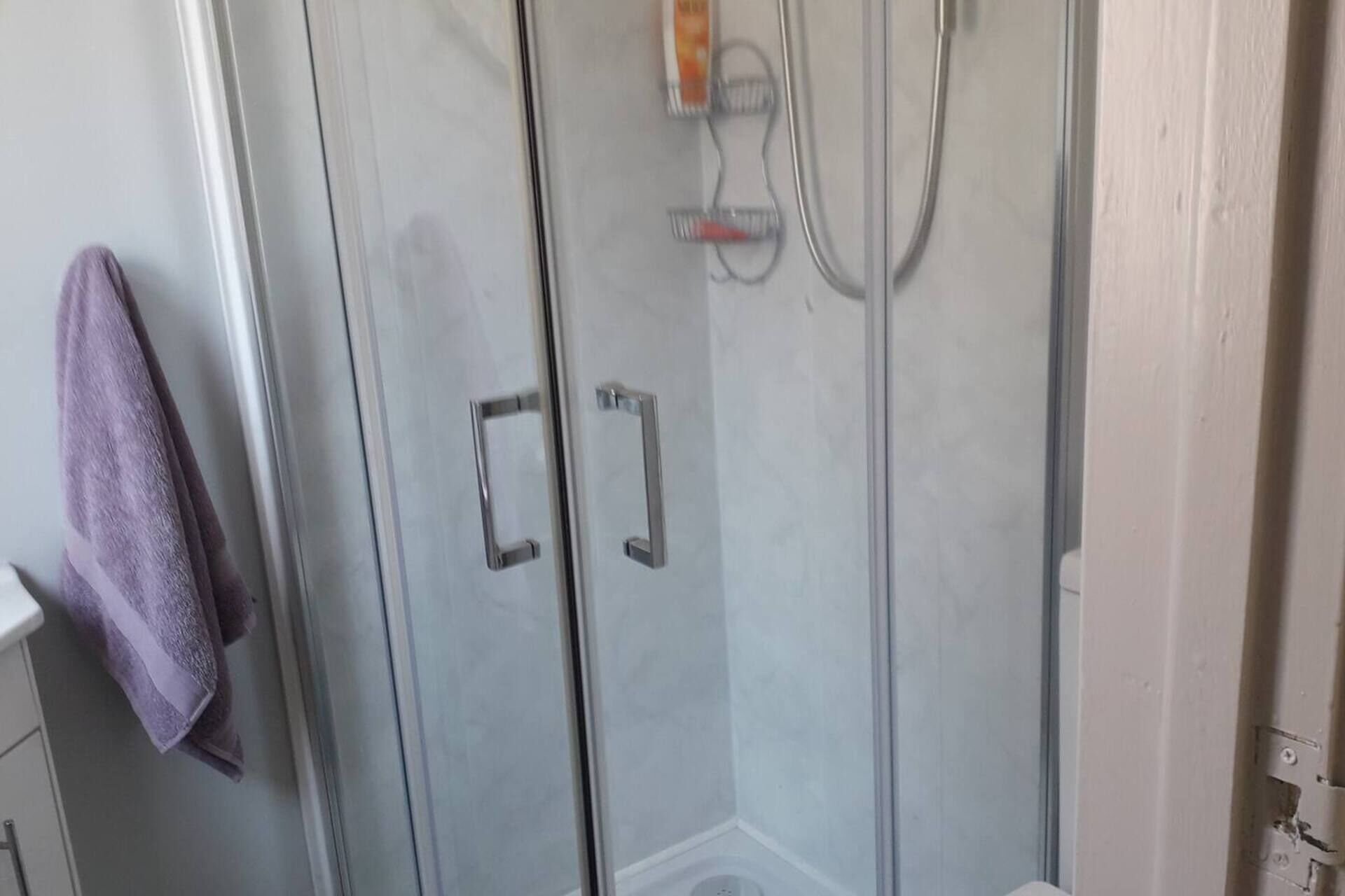 Apartment | Bilik Mandi | Pancuran mandi, pengering rambut, tuala disediakan, sabun 