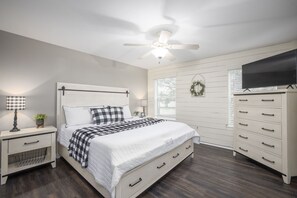 4 chambres, fer et planche à repasser, Wi-Fi, draps fournis