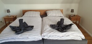 3 bedrooms, iron/ironing board, free WiFi, bed sheets