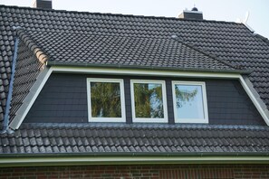 Exterior detail - Lüneburg 0 meters? Welcome! Beautiful 95 sqm, 3 rooms, 1-6 pers., large bathroom, garden (Reppenstedt)
