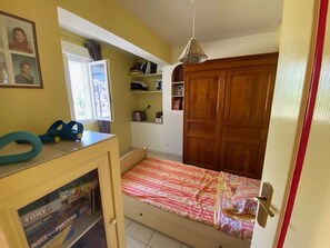 3 chambres, fer et planche à repasser, accès au Wi-Fi (inclus)