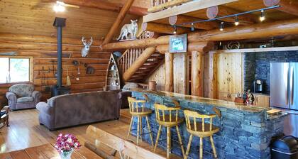 Waterfront home on Spokane River w/boat launch, firepit, hot tub, privacy, views