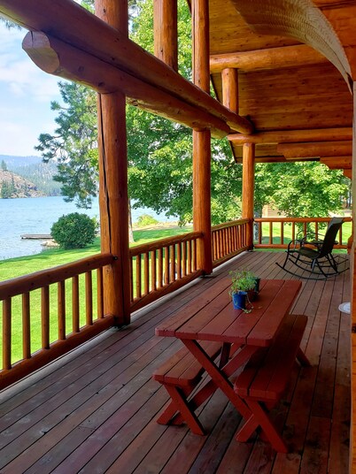 UPDATED! Spokane River WATERFRONT, Boat launch, firepit, hot tub, privacy, views