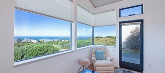 3bd2.5ba Ocean/Mountain View Single Level Spacious House sleeps 8