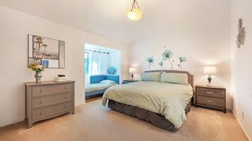 3 bedrooms, desk, WiFi (free), bed sheets