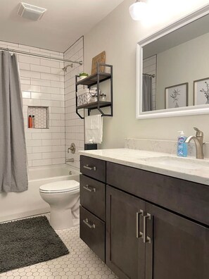 浴槽、ヘアドライヤー