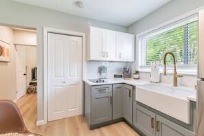 Fridge, microwave, stovetop, coffee/tea maker