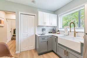 Fridge, microwave, coffee/tea maker, toaster