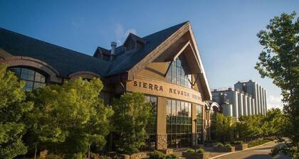 Newer home in historic Hendersonville. Near Asheville and Blue Ridge Parkway.