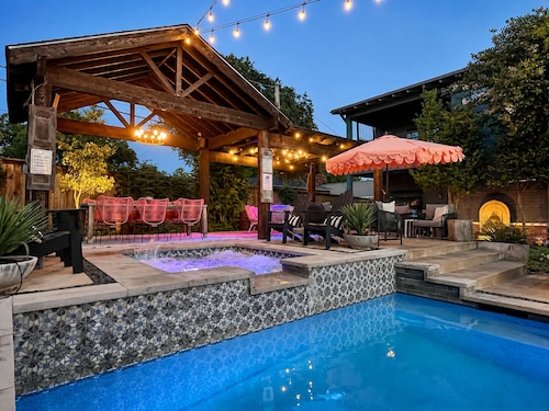 Backyard Resort | Pool, Spa, Cinema, Putting Green