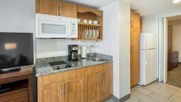 Réfrigérateur, micro-ondes, plaque de cuisson, cafetiÚre/bouilloire