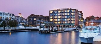 Wyndham Inn on the Harbor, perfect location