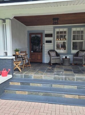 Exterior detail - Charming home in the heart of South Tampa, two blocks from Bayshore with pool (TAMPA)