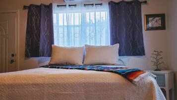 2 sovrum, skrivbord, strykjärn/strykbräda och gratis wi-fi