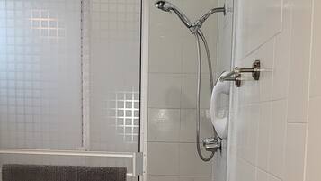 Combined shower/tub, hair dryer, towels, soap