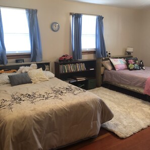 3 bedrooms, iron/ironing board, WiFi, bed sheets