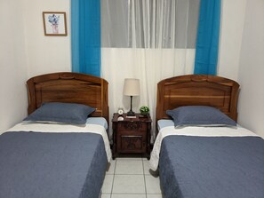 3 chambres, fer et planche à repasser, Wi-Fi gratuit