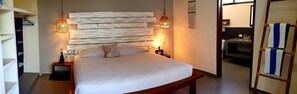 5 bedrooms, in-room safe, desk, iron/ironing board - Luxury for less. Walk to restaurants & bars. Close to Airport, Beaches, Cenotes. (Tulum)