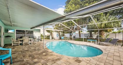 Salt Pool blocks to beach Hot Tub!