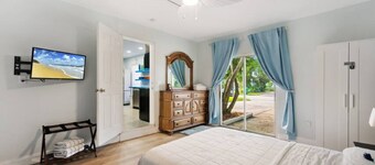 Salt Pool blocks to beach Gas heated Pool! East side of A1A 3 blocks to beach