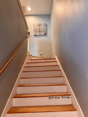 Interior - LOCATION! NRG/Med Center Townhome 2 Bdr 2 Car Garage Resort Style Pool&Gym (Houston)