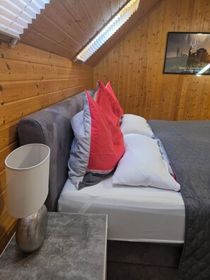 2 habitaciones, caja de seguridad en la habitación y escritorio 