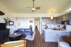 Smart-TV, Bücher, Stereoanlage