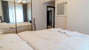 5 Schlafzimmer, Schreibtisch, Bügeleisen/Bügelbrett, kostenloses WLAN