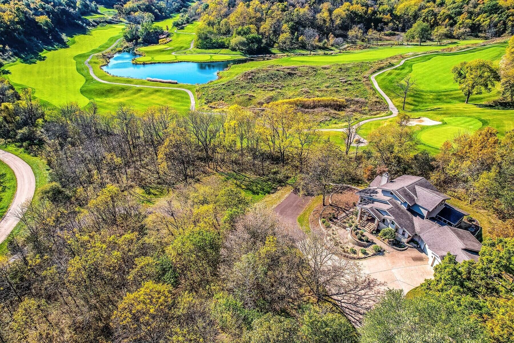 Stunning 5 bdm home on The General in Galena Territory!