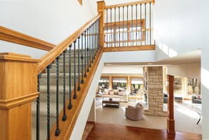 المنشأة من الداخل