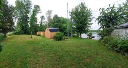 Water front cottage upto 8 people. Full cottage is yours