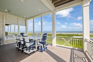 Outdoor dining - Beachtown Galveston - Beachfront - Private Pool - Elevator - 3/3.5 - Epic Views! (Galveston)