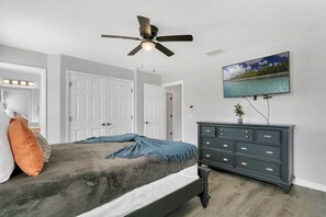 4 bedrooms, desk, iron/ironing board, travel cot