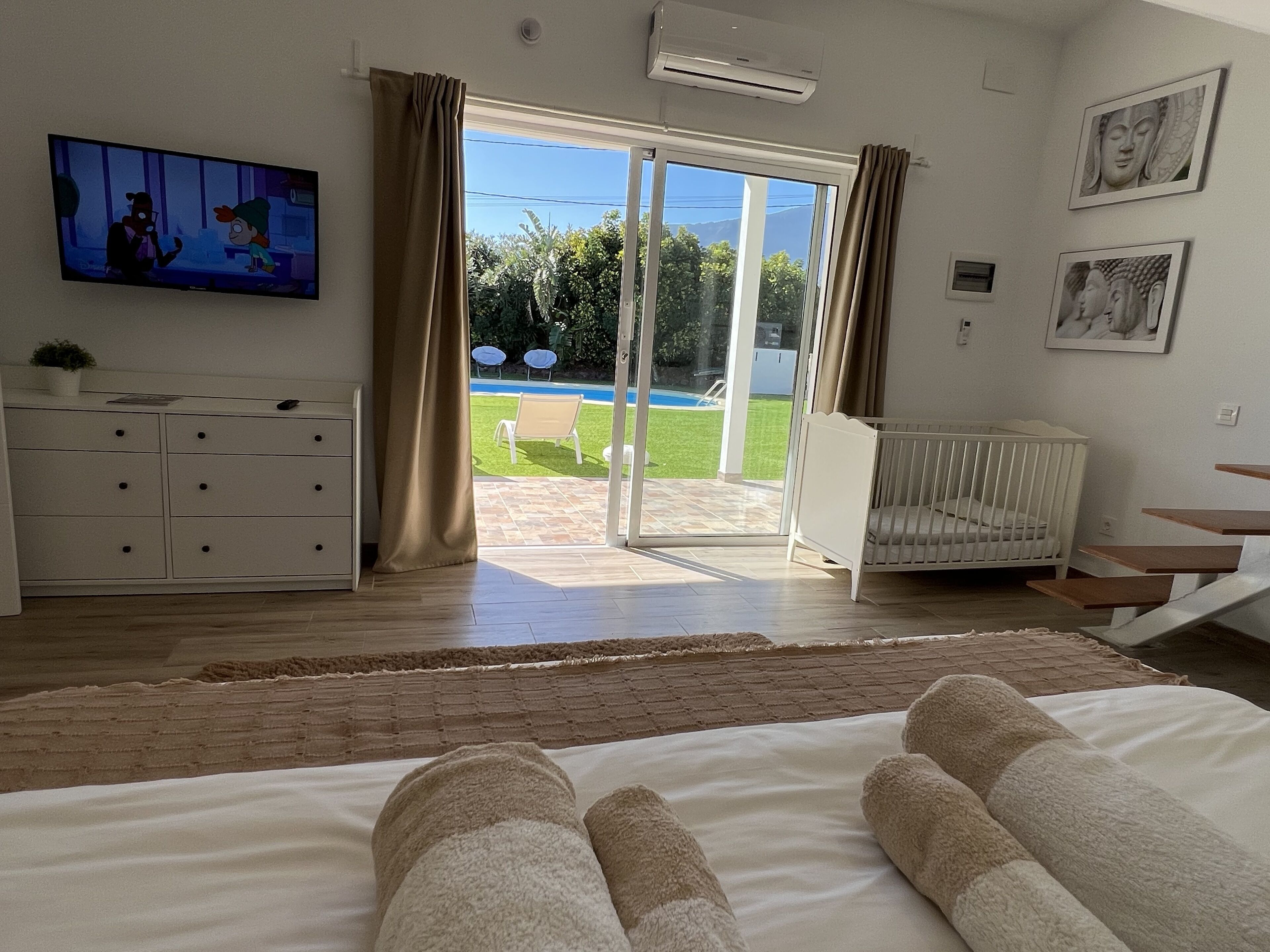 4 slaapkamers, een strijkplank/strijkijzer, gratis wifi, beddengoed