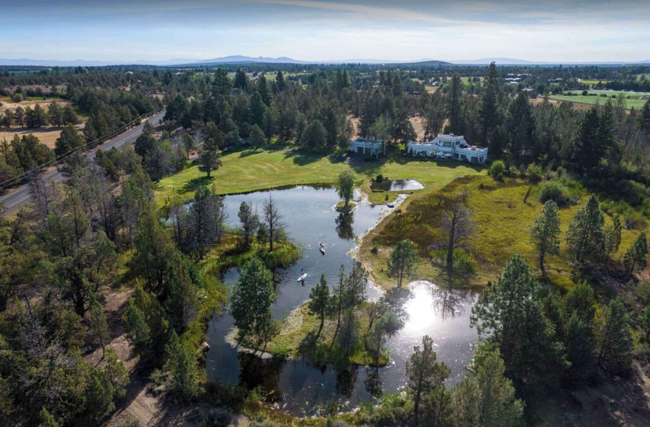 One-Of-A-Kind Luxe Retreat 20 Acre Oasis/Ponds/Golf/Hot Tub/Near Town & Bachelor